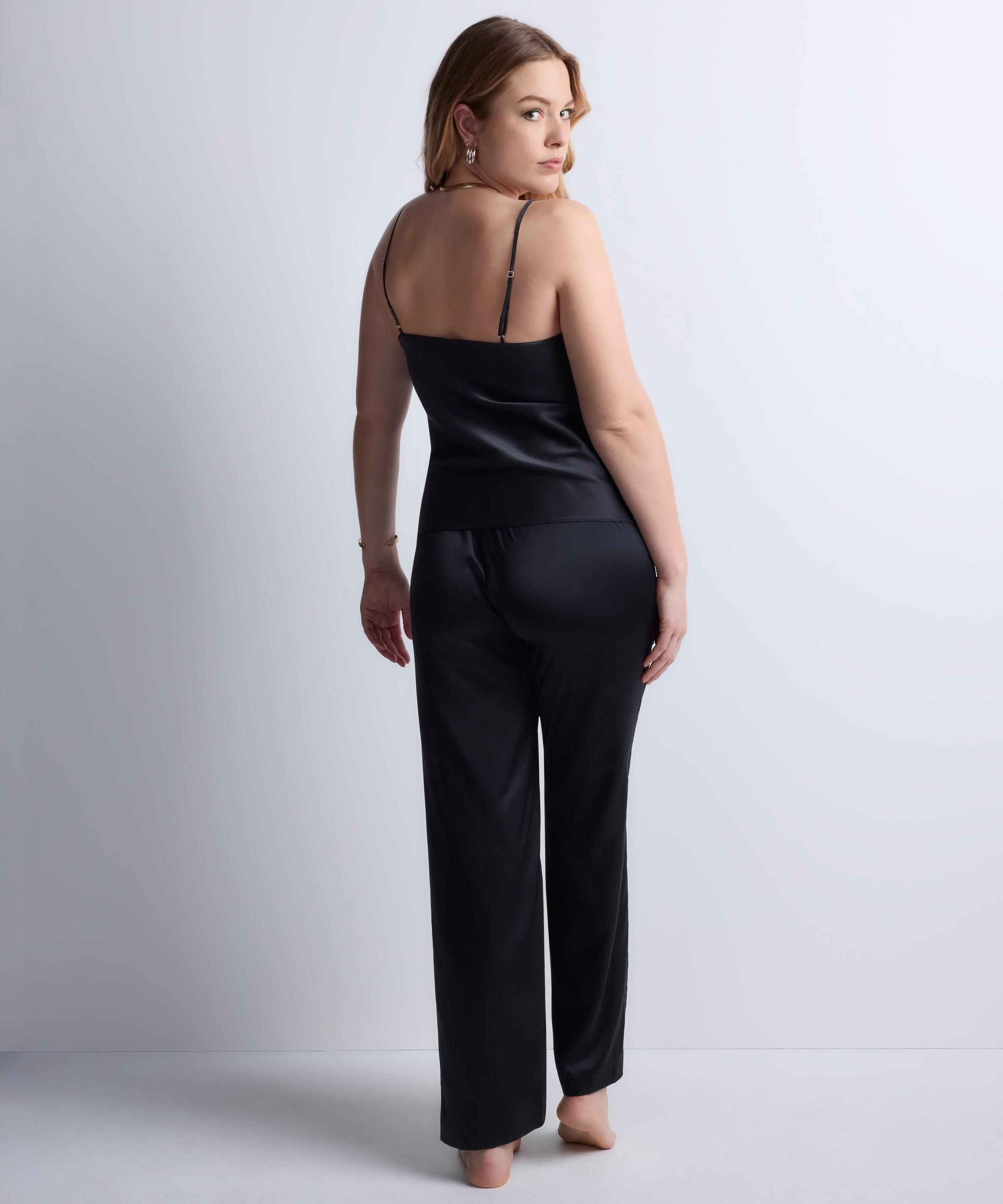 Midnight Whisper Top à fines bretelles Noir