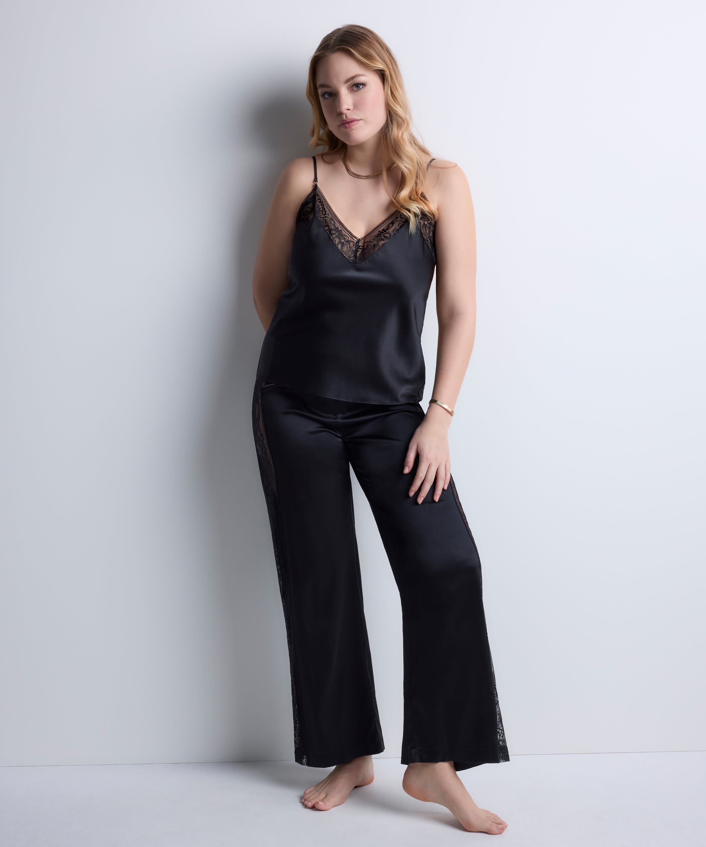 Midnight Whisper Top à fines bretelles Noir