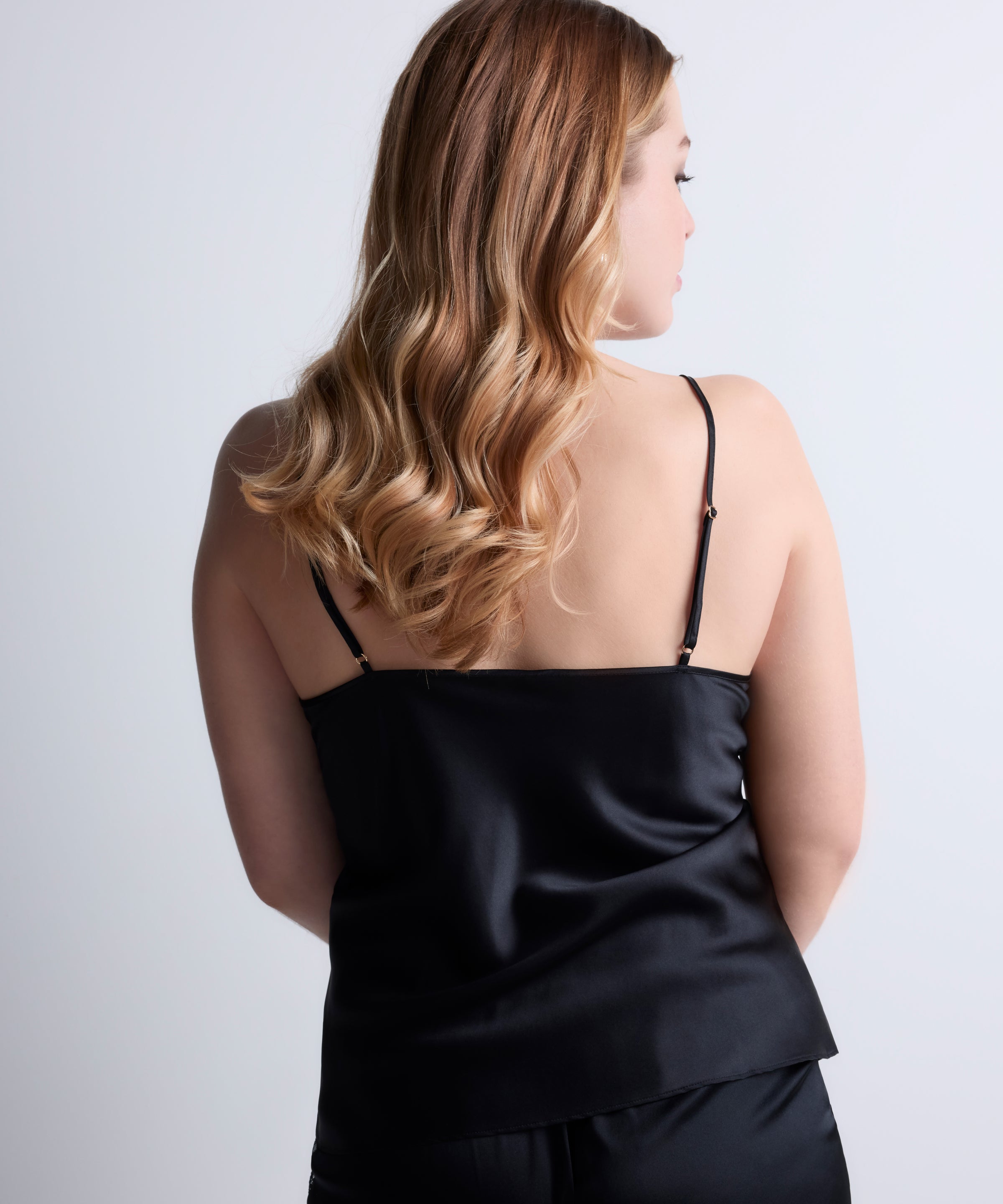 Midnight Whisper Top à fines bretelles Noir