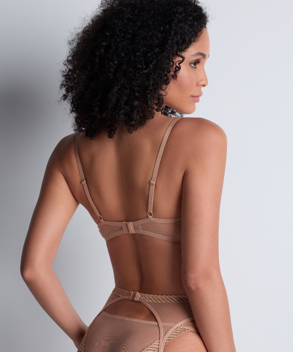 Sheer Emotion Soutien-gorge Corbeille avec armatures Sand